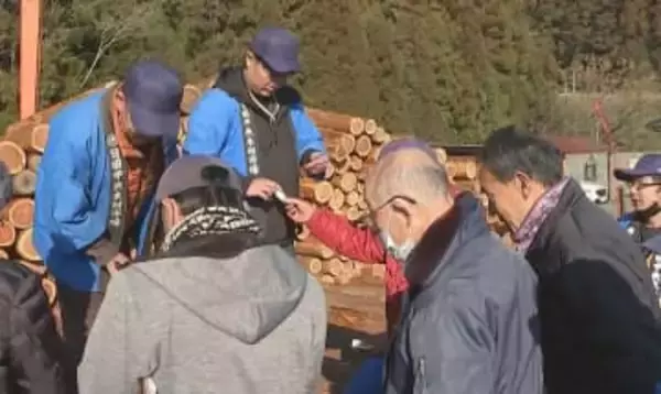 スギ・ヒノキ価格は前年並み　木材の初競り、物価高への対応が課題に　大分・日田市