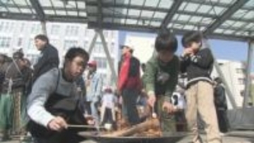大分市中心部で子ども食堂イベント　火おこし体験や飯ごう炊飯…親子200人が参加