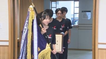 小学生から高校生の和太鼓チーム　2年ぶり5回目の日本一を知事に報告　大分