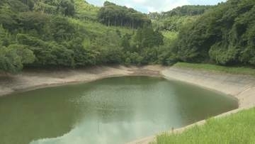 人骨か？ため池に沈んだ車の中から発見
