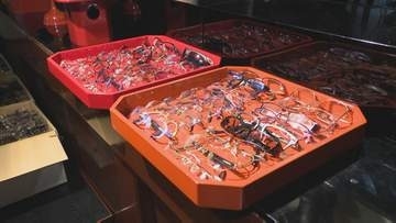役目を終えたメガネ1503本を供養　長年の愛用品へ感謝、部品は修理パーツとして再利用へ