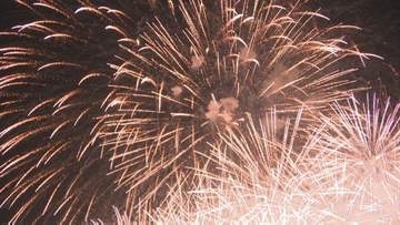 8000発の“夢花火”に歓声　初のドローンショーも…1300機が夜空を彩る　光の共演で県都の観客を魅了