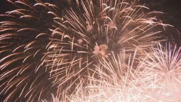 8000発の“夢花火”に歓声　初のドローンショーも…1300機が夜空を彩る　光の共演で県都の観客を魅了