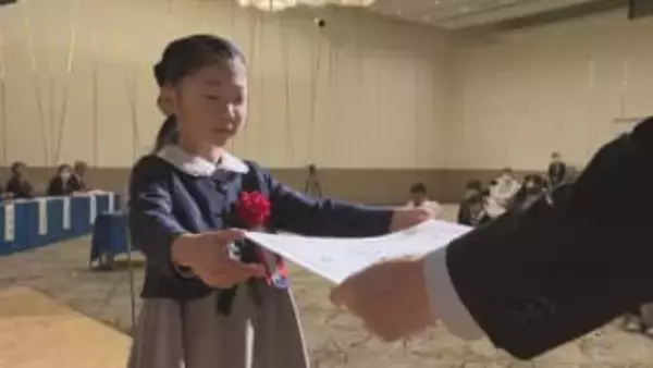 子どもたちの力作並ぶ 書道・交通安全ポスターコンクール表彰式・大分