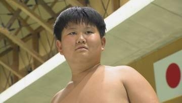 決意の土俵で2年越しの悲願達成「わんぱく横綱」が誕生　郷土の名力士を追い大相撲の頂点目指す