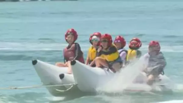 奈多海岸で海開き　小学生がマリンスポーツに挑戦　大分