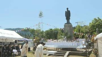 久大本線の誘致や用水路の整備　地元の発展に尽力した麻生観八翁の銅像祭　大分