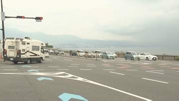 大分市の別大国道で大型バイクと乗用車が衝突　バイクの運転手が大けが