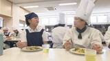 「調理師目指す高校生と支援学校生が交流　県産食材を使ったペペロンチーノ作り」の画像1