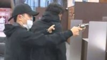 大分銀行と警察が強盗事件想定訓練　年末年始に向け防犯意識高める