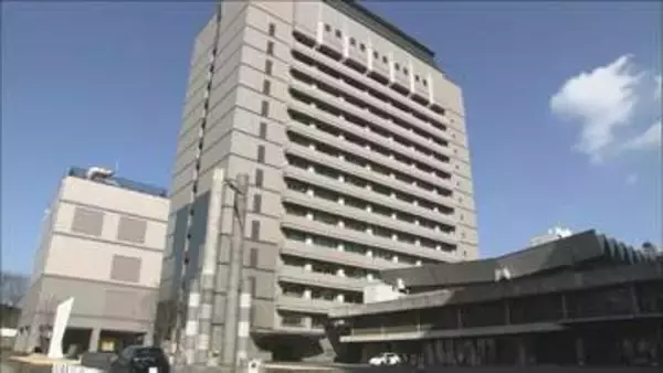 大分道で4トントラックが炎上　水温計上昇で停車、発進後に…オーバーヒート原因か　70代運転手がやけど　大分