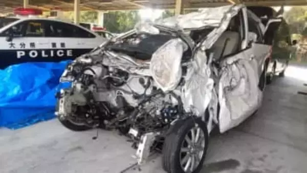 東九州道で大型トラックと正面衝突　軽乗用車の夫婦2人死亡、同乗の20代女性は意識回復　対面通行区間で軽乗用車が飛び出しか