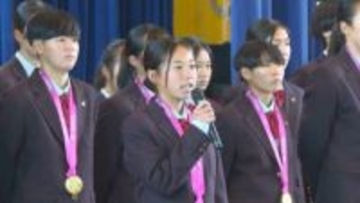 柳ヶ浦女子サッカー、大分県勢初の全国制覇を報告　史上最弱世代から最強に