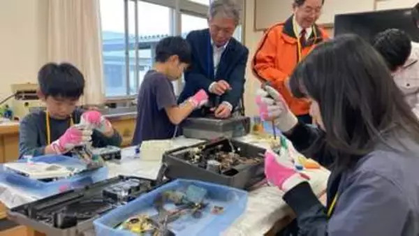 少年少女発明クラブ開講式 初回は「家電製品分解」大分