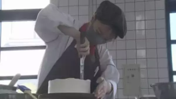 パティシエを目指す学生が感謝のケーキ作り　大分市の専門学校でコンテスト開催