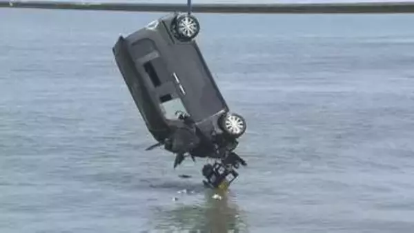 車が海に転落　71歳男性が死亡　大分市日吉原公共埠頭