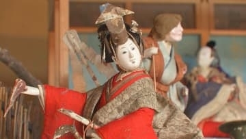 天領日田おひなまつりを前に　重要文化財「草野本家」で人形の飾りつけ始まる　2月14日から開催　大分