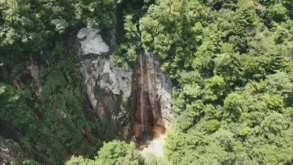 佐伯市の藤河内渓谷で滝つぼに沈んでいる男性を発見　ドクターヘリで搬送も意識不明の重体