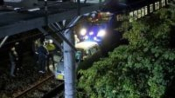 JR日豊本線で線路上を走行中の車に特急「ソニック」が追突　車を運転の男性は病院搬送も命に別状なし　大分