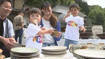 全国から多数の陶芸ファン…恒例の小鹿田焼民陶祭が開幕　窯元が手掛けた約3万点の作品が並ぶ