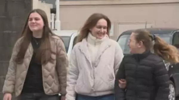 ミサイル被害、家の中は氷…ウクライナの母娘が再び来日　戦火に翻弄される家族、侵攻4年目の現実