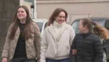 ミサイル被害、家の中は氷…ウクライナの母娘が再び来日　戦火に翻弄される家族、侵攻4年目の現実