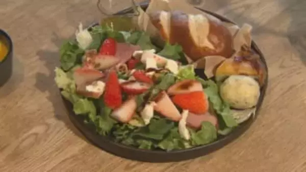 県産イチゴを多彩なメニューで提供、サラダやピザも登場　イベント「おおいたいちご組」開催