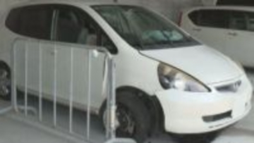 車内で倒れた高齢男性を発見、搬送後に死亡　前輪パンク、フロントガラスにひび　大分