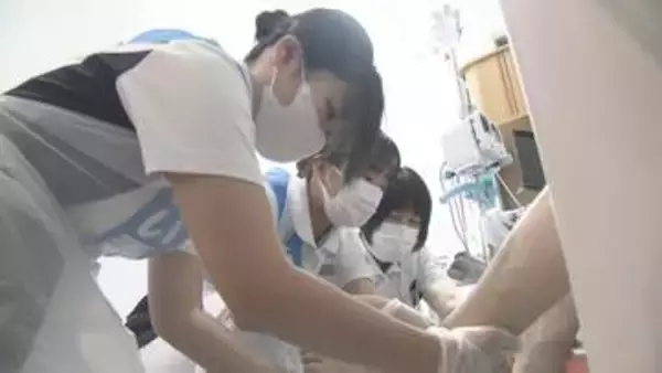 高校生が看護の仕事を体験　「看護週間」で患者のケア実施　大分