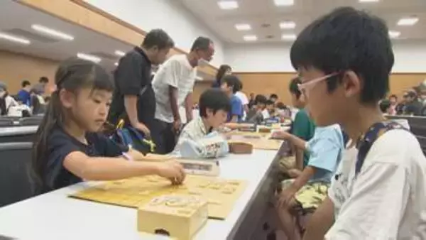 子どもたちが盤上で火花　「もっと強く」　126人が腕を競う県内最大規模の将棋大会