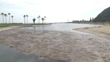 田ノ浦ビーチが遊泳禁止に　大雨の影響で海岸に大量の漂着物　再開は未定　大分