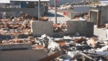 進まぬ解体…阻むのは「狭い路地」「アスベスト」　佐賀関大規模火災3か月