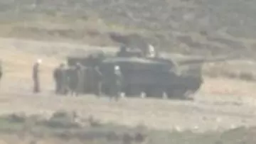 なぜ10式戦車で暴発事故は起きたのか？ 元陸将が指摘する「障害物」「強度不足」の懸念　過去に類似事例も