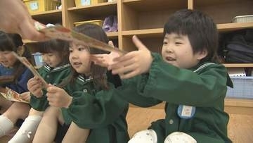 「車とか気をつける」園児に交通安全絵本を贈呈　大分