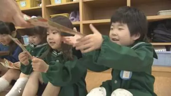 「車とか気をつける」園児に交通安全絵本を贈呈　大分