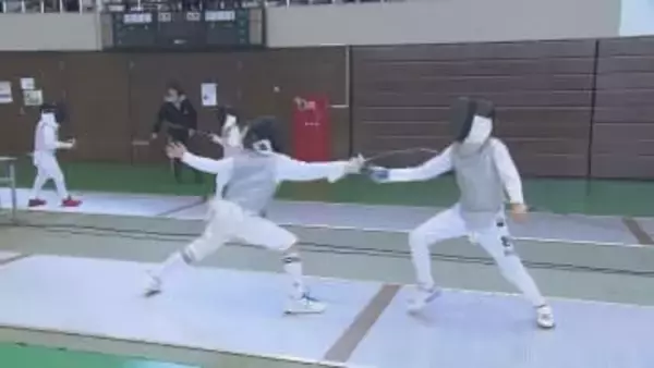 かつては後の五輪メダリストも出場　県内外からの約150人が熱戦　大分市で小学生らのフェンシング大会