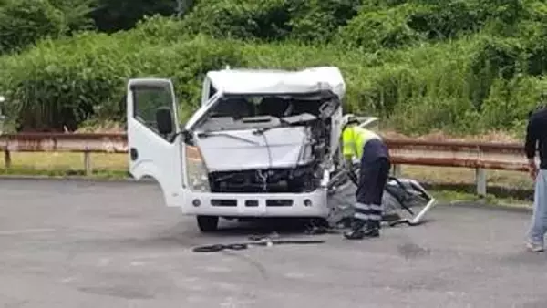 【続報】路線バスとトラックが国道で正面衝突　トラックは大破…21歳運転手ら男性3人を搬送　バス乗客はおらず　大分