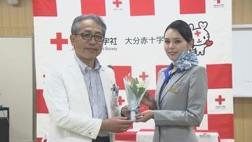 花言葉は「幸福の再来」 ANA客室乗務員がスズランの花を患者に届ける　大分