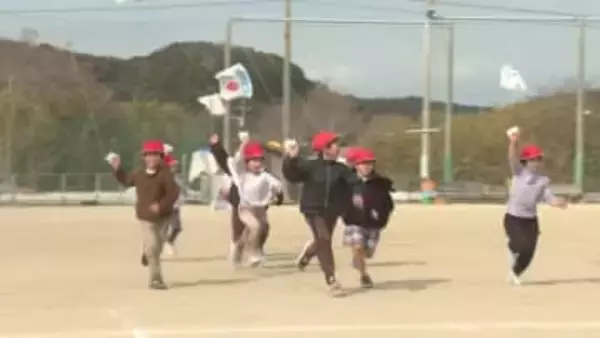 100年の伝統「福助凧」が舞う　小学生が手作りたこ揚げを体験　大分・国東市