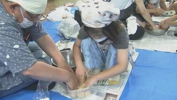 26年度で閉校する南野津小学校　親子で味噌づくりにチャレンジ