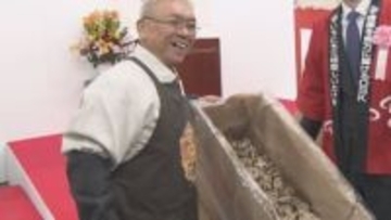 乾しいたけ初入札会、最高値は1キロ2万円　前年を上回る高値に歓声　大分