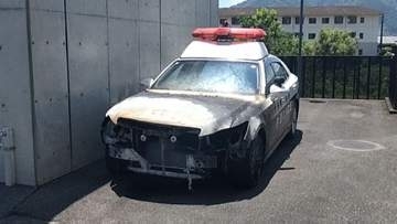 炎上したまま動き出し、パトカーに延焼した軽乗用車　運転していた39歳男を放火容疑で逮捕　大分