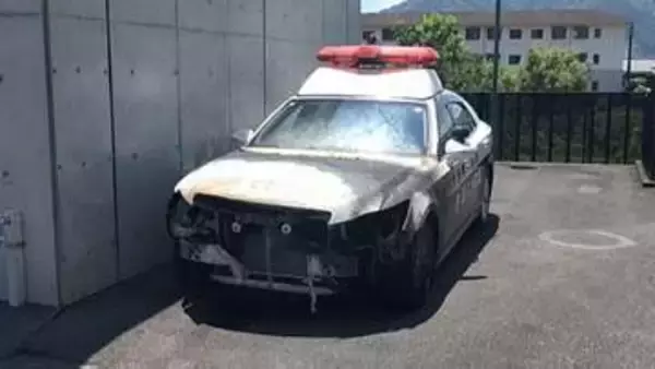 炎上したまま動き出し、パトカーに延焼した軽乗用車　運転していた39歳男を放火容疑で逮捕　大分