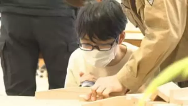 中学生が仕事体験　エアコン設置やタイヤ交換に挑戦　大分