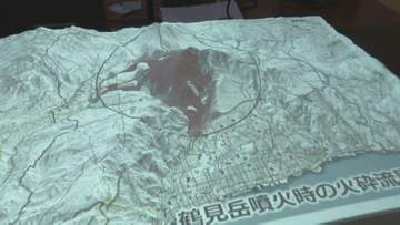 火砕流からどう逃げる…小学生が模型で学ぶ“火山活動の脅威”と“正しい避難方法”「家が飲み込まれそうで怖い」