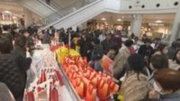 福袋目当てに開店前から大行列　トキハわさだタウンで初売り　大分