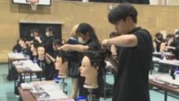 「ヘアアレンジコンテスト」美容師目指す高校生100人が参加　授業で培った技術を披露　大分