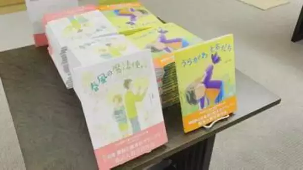 自動車販売店が童話と絵本を県立図書館に贈呈　大分