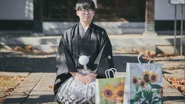 「ヒマワリの紙袋に一目惚れ」財布も弁当箱も休日も “トキハ愛”が強すぎて入社　老舗デパートに人生を捧げる23歳の新人販売員