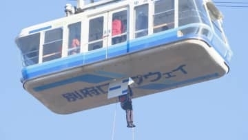 地上35メートルでゴンドラ停止想定　別府ロープウェイで救助訓練　大分